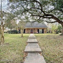 110 Rimwood Ave in Lafayette, LA - Building Photo