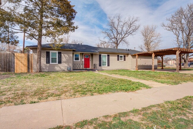 2704 Canton Ave in Lubbock, TX - Building Photo - Building Photo