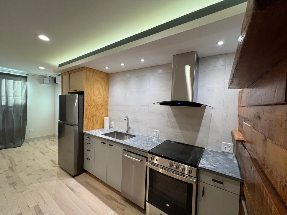2019 S Beechwood St, Unit 1 in Philadelphia, PA - Foto de edificio
