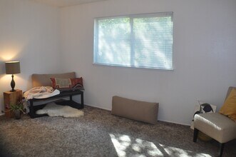 1144 West 3rd Street, Unit UnitB in Chico, CA - Building Photo - Building Photo