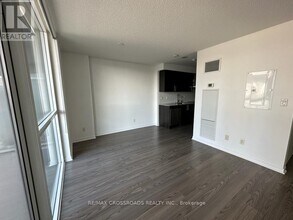 352 Front St W in Toronto, ON - Building Photo - Building Photo