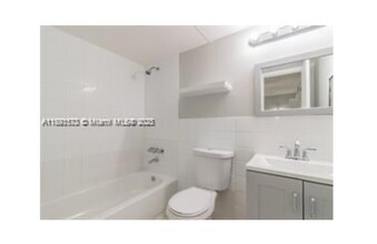 4200 NW 3rd Ct, Unit 330 in Plantation, FL - Foto de edificio - Building Photo