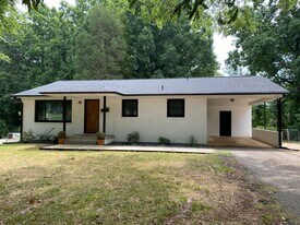 210 Park Rd in Mount Holly, NC - Building Photo