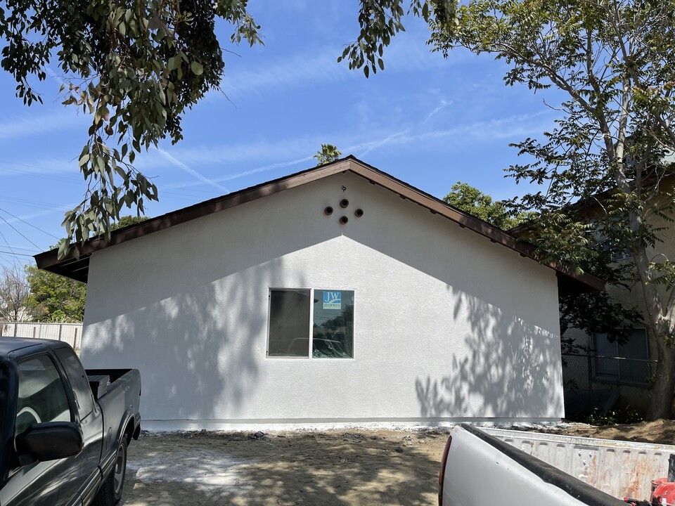 112 Lincoln Ave in Bakersfield, CA - Building Photo