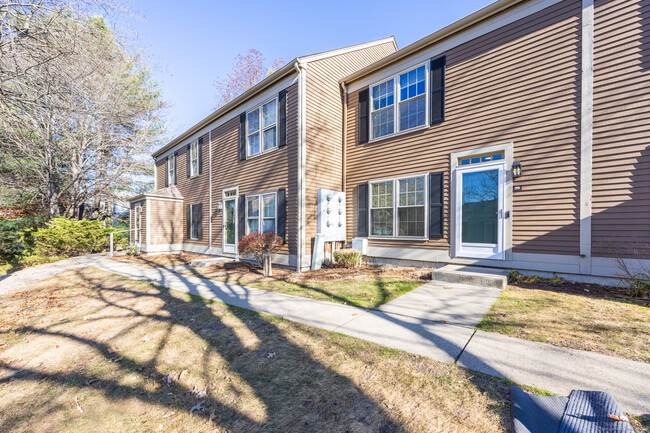 35 Newberry Ln in Glastonbury, CT - Building Photo - Building Photo