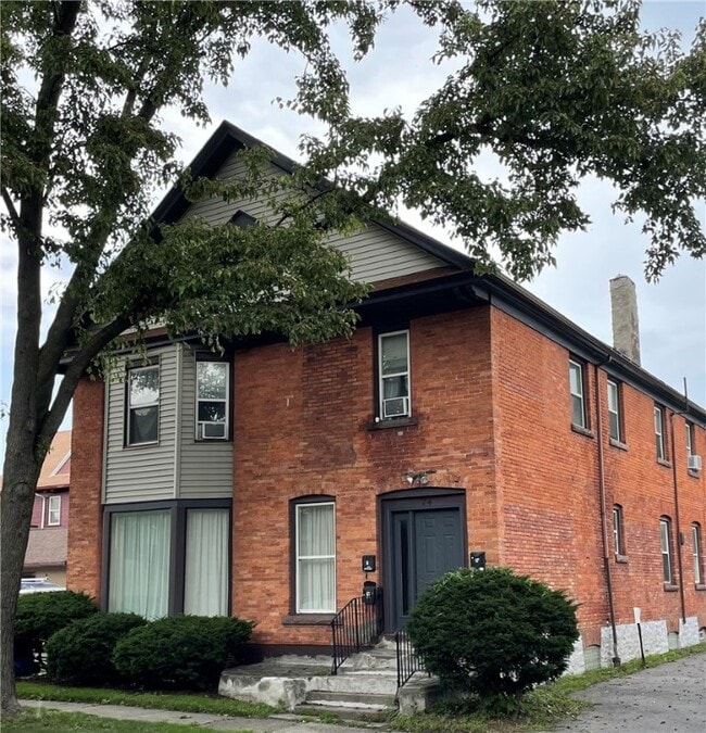 property at 74 Richmond St