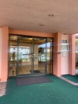 20850 San Simeon Way in Miami, FL - Building Photo