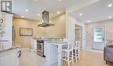 1160 STRATHY Ave in Mississauga, ON - Building Photo - Building Photo