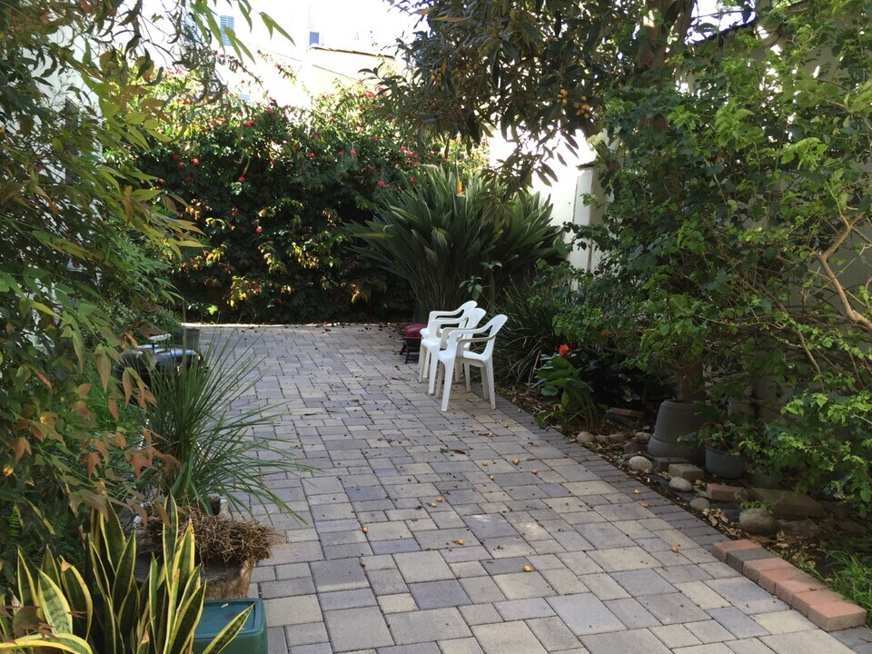 1640 Berkeley St, Unit Apt 3 in Santa Monica, CA - Building Photo