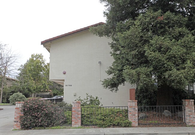 21702 Vallejo St in Hayward, CA - Foto de edificio - Building Photo