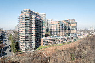 Carlyle Towers\ in Cliffside Park, NJ - Building Photo - Building Photo