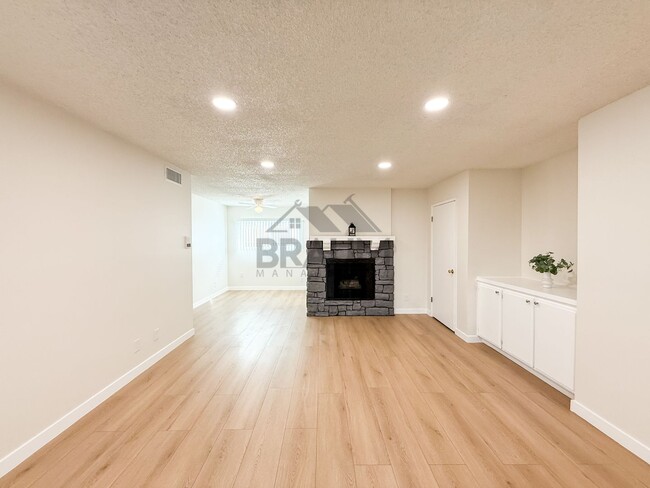 13347 Victory Blvd, Unit 107 in Los Angeles, CA - Building Photo - Building Photo