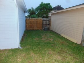8603 Rustling Leaves Dr in Houston, TX - Building Photo - Building Photo
