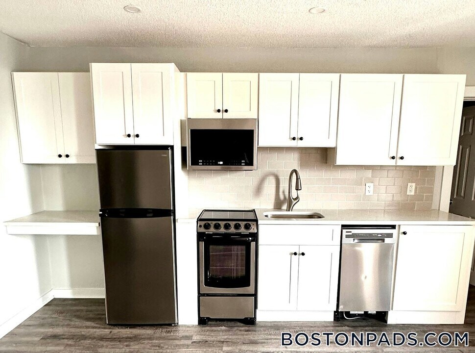 76 Franklin St in Worcester, MA - Building Photo