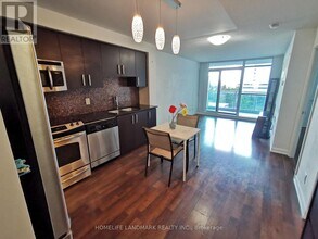 17 Anndale Dr in Toronto, ON - Building Photo - Building Photo