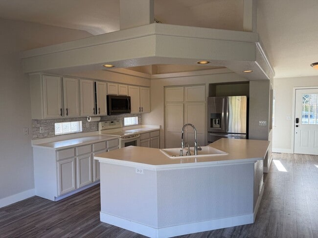 4052 Flanders St in Denver, CO - Building Photo - Building Photo