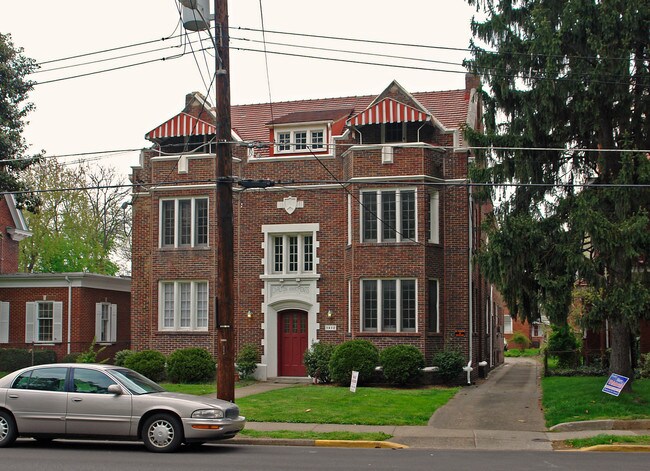 1612 Virginia St in Charleston, WV - Building Photo - Building Photo