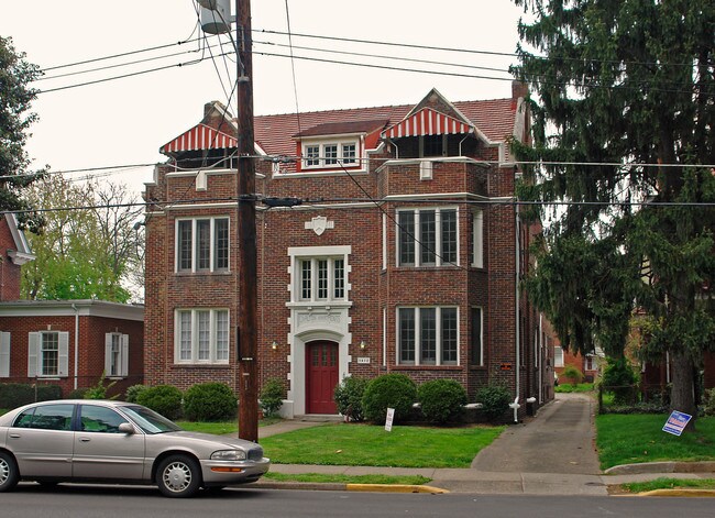 1612 Virginia St in Charleston, WV - Foto de edificio - Building Photo