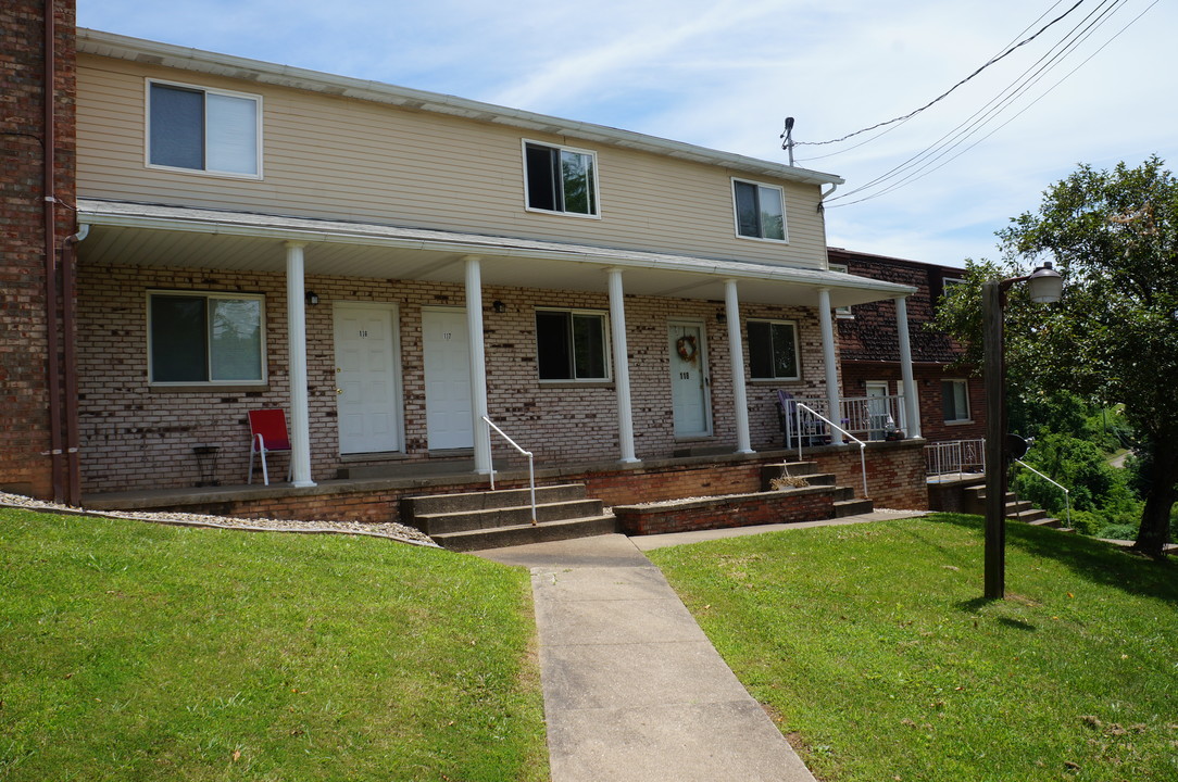 Dutch Hills Terrace in Parkersburg, WV - Building Photo