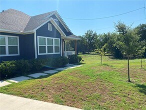 606 W 1st St in Kyle, TX - Building Photo - Building Photo