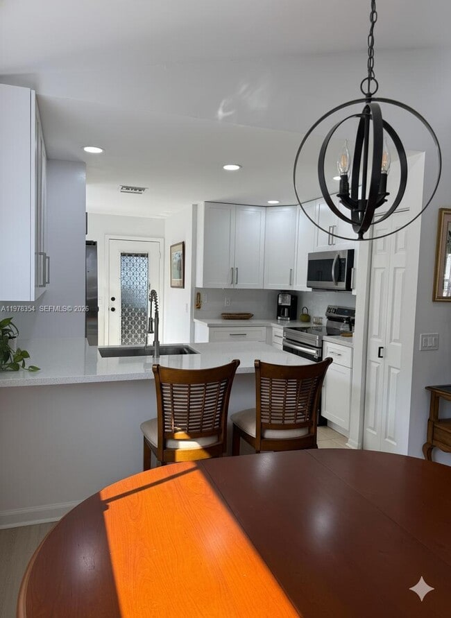 2704 Pinewood Ct in Davie, FL - Building Photo - Building Photo