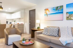 777 N Ocean Dr in Hollywood, FL - Building Photo