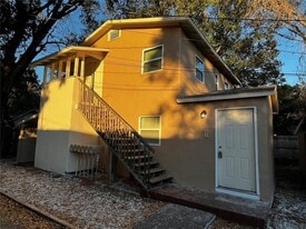 908 Beverly Ave NW in Largo, FL - Building Photo