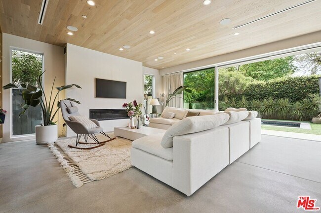 1310 Preston Wy in Los Angeles, CA - Building Photo - Building Photo