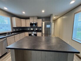 23 Bradley Ln in West Branch, IA - Building Photo