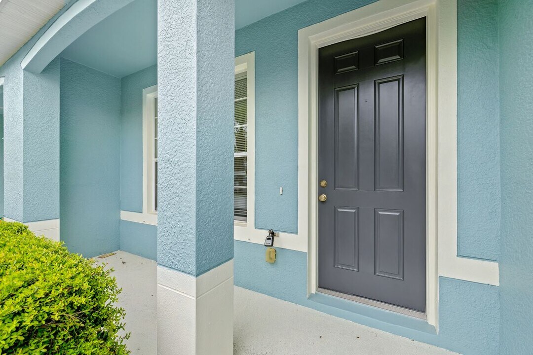 11622 Colony Lake Dr in Tampa, FL - Foto de edificio