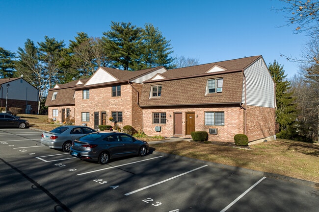 Mountaindale Condominiums in Thomaston, CT - Building Photo - Building Photo