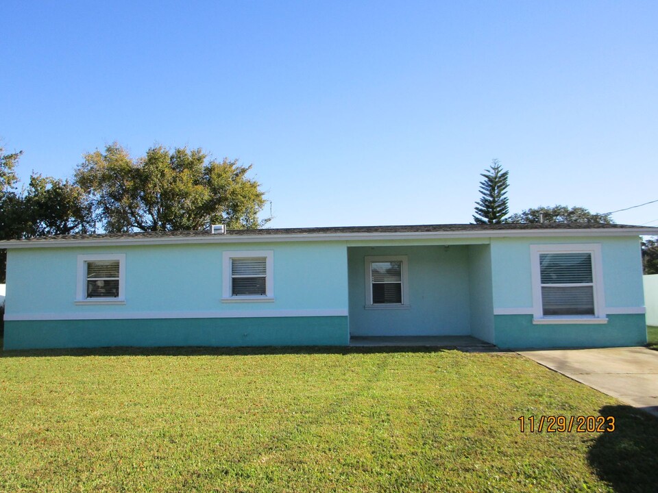 463 Corbin Park Rd in New Smyrna Beach, FL - Building Photo