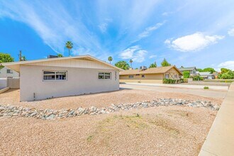 227 E Ellis Dr in Tempe, AZ - Building Photo - Building Photo