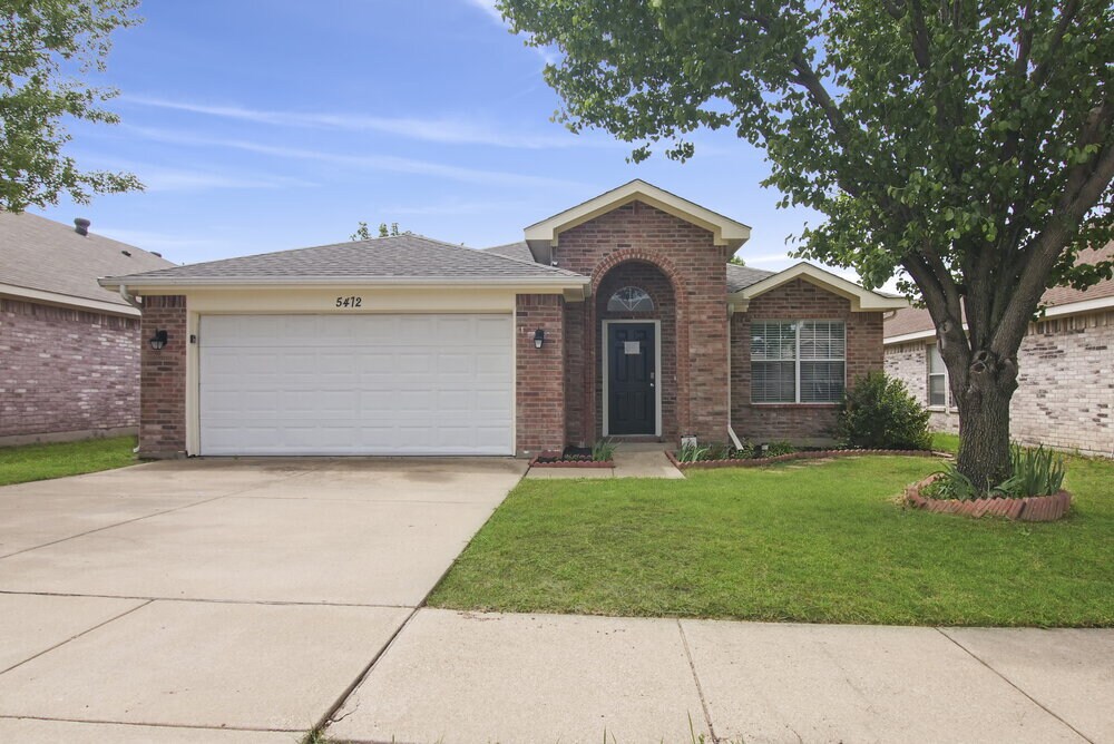 5412 Beaver Ridge Dr in Watauga, TX - Building Photo
