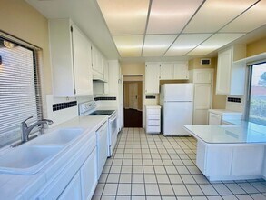 12880 Camino Ramillette in San Diego, CA - Building Photo - Building Photo