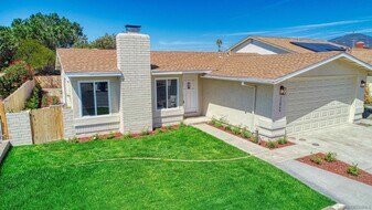 13064 Calle De Las Rosas in San Diego, CA - Building Photo