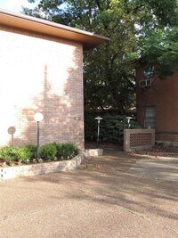 1915 McDuffie St photo'