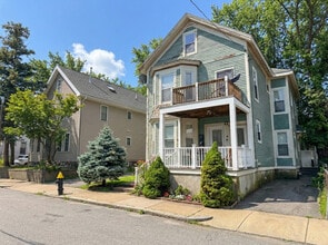 44 Tuttle St, Unit 1 in Boston, MA - Foto de edificio - Building Photo