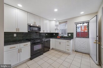 2302 Christian St in Philadelphia, PA - Building Photo - Building Photo