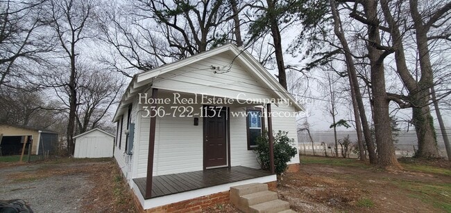 property at 1958 Bloomfield Dr