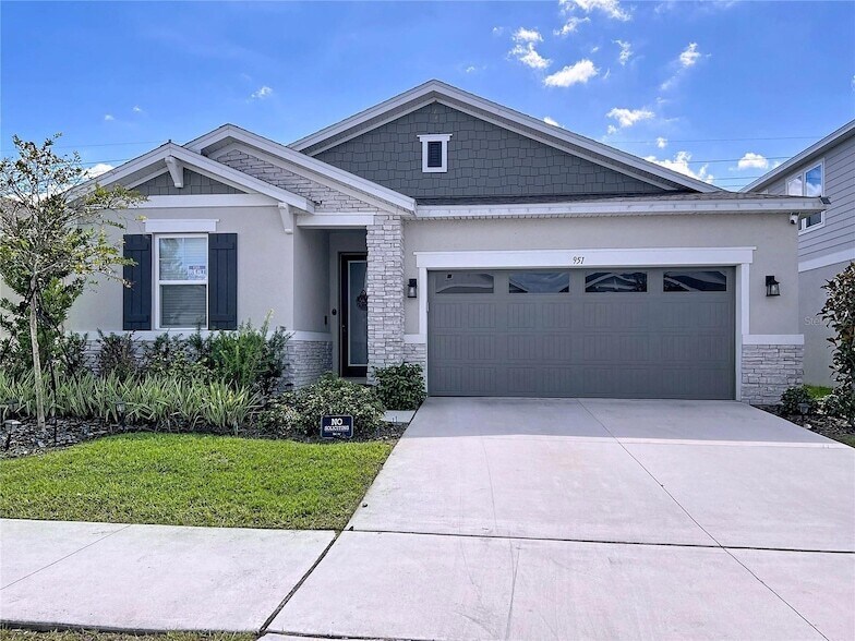 951 Griffon Ave, Unit 7-3745-209 in Lake Alfred, FL - Building Photo