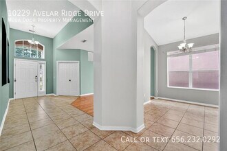 10229 Avelar Ridge Dr in Riverview, FL - Building Photo - Building Photo