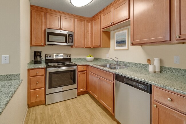 The Club at Eagle Point in Anchorage, AK - Foto de edificio - Building Photo