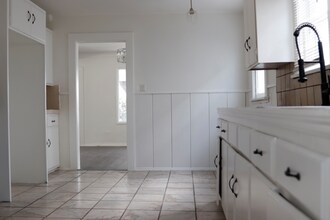 5749 8th Ave in Los Angeles, CA - Building Photo - Building Photo