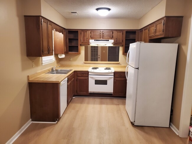 2284 Hometown Dr in Memphis, TN - Building Photo - Building Photo