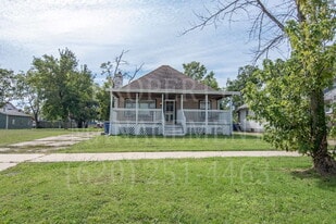 1109 W 9th St in Coffeyville, KS - Building Photo