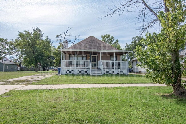 property at 1109 W 9th St