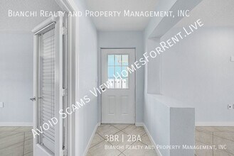 857 180th Ave E in Redington Shores, FL - Building Photo - Building Photo