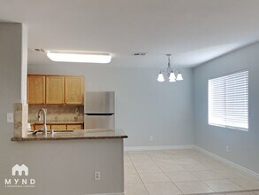 1021 Cliffbrook Hedge Ave in North Las Vegas, NV - Foto de edificio - Building Photo