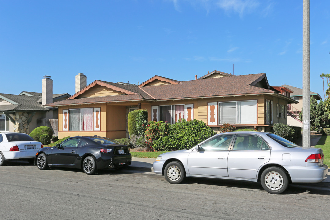 16571 Sabot Ln in Huntington Beach, CA - Building Photo